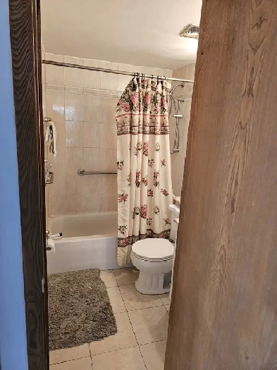 Spacieux 5 1/2 avec 3 grandes chambres à coucher : À LOUER Image# 11
