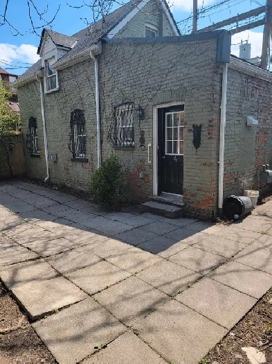 One bedroom cottage for rent. Image# 1