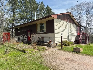 2457 LAKESHORE DRIVE  NEW LISTING!! Image# 1