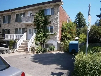 5 1/2 Haut/Upper Duplex - Metro Montmorency Image# 2