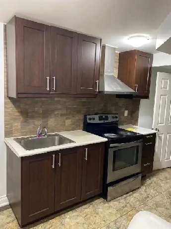 2 Bedroom Apartment Basement - Vellore Village/Vaughn Image# 3