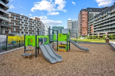 Condo de luxe à louer 4 et demi Image# 2
