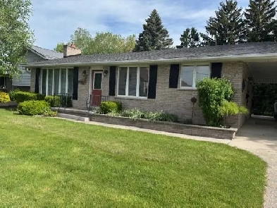 3 Bedroom 1 and 1/2 bath home for rent in Parkhill, ON. Image# 5