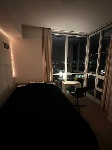 Room for rent with private bathroom Image# 10