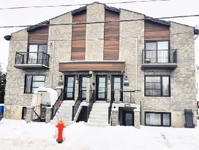 6 1/2 sur deux étages LUXUEUX 1800 PC JUILLET ST HUBEBERT A VOIR Image# 3