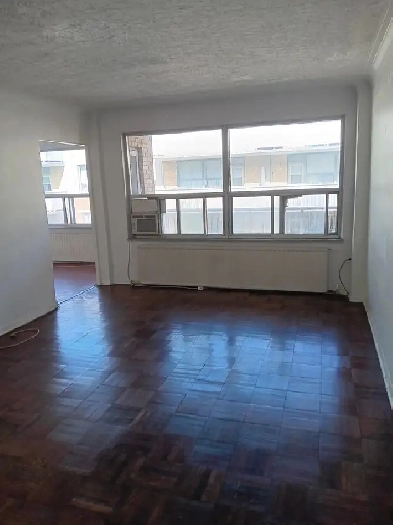 Spacious whole One bedroom condo for rent at 660 Eglinton Ave W Image# 7