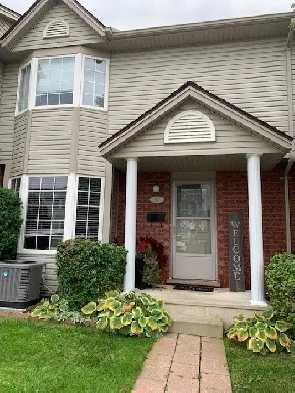 3 bedroom, 1.5 bathroom townhouse available! Image# 1