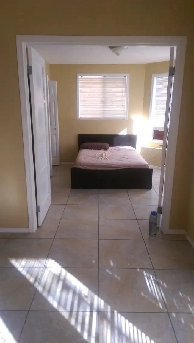Room For Rent - Signal Hill - Close to LRT Image# 5