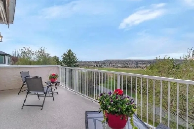 LOCATION, LOCATION, LOCATION! 2 BDRM TOWNHOUSE ON GOLF COURSE Image# 1