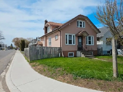 403 Prince Arthur Blvd FOR SALE Image# 1