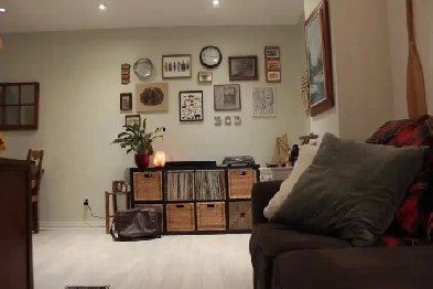 Large 2 Bedroom 1 Bath Leslieville Image# 3