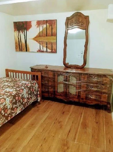 Girls private Room /Place in shared Metro PARC/Saint Michel/MONK Image# 1