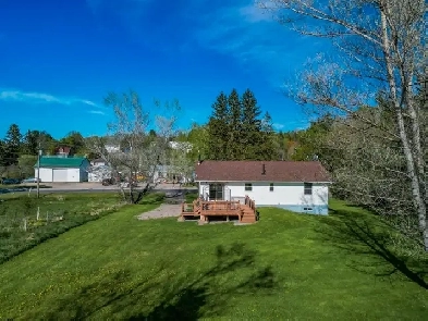 Charming 3-Bedroom Bungalow in the Heart of Magnetawan! Image# 4