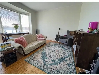 Stunning One Bedrm plus Sunrm on Palmerston Blvd Image# 8