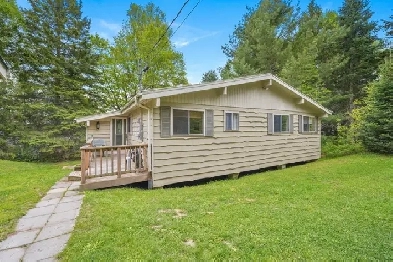 Waterfront Cottage on Duck Lake – 148 Ft of Shoreline! Image# 5