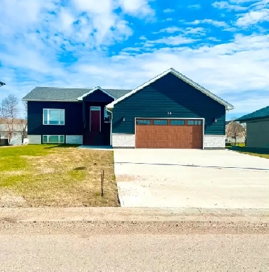 OFFERS AS RECEIVED 5 BEDROOMS FINISHED BASEMENT INSULATED GARG Image# 1