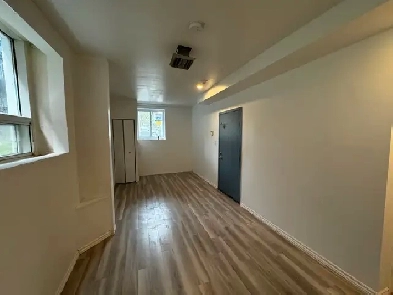 3 1/2 rénové 2 étages Rosemont 1320$ tout inclus aôut Image# 2