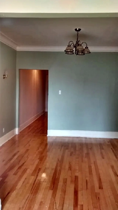 Very Large 5 1/2 AVAILABLE FOR July 1st in Monkland village Image# 1