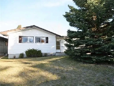 Large furnished main floor room in Varsity, walk to UofC & LRT Image# 1