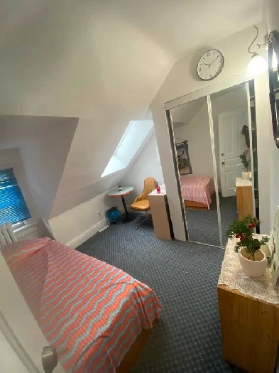 TORONTO, CLEAN UPSCALE FURNISHED ROOM FOR STUDENTS Image# 1