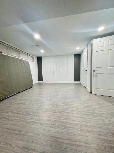 Jane/Sheppard Area Studio Basement Image# 1