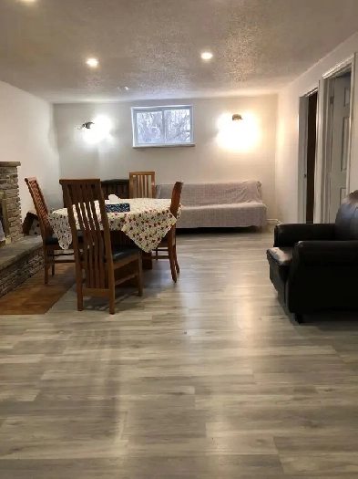 room Dundas/Cawthra Image# 3