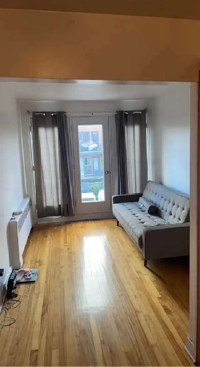 3 1/2 MÉTRO JOLICOEUR A PARTIR DE JUIN CHAUFFÉ, BALCON Image# 1