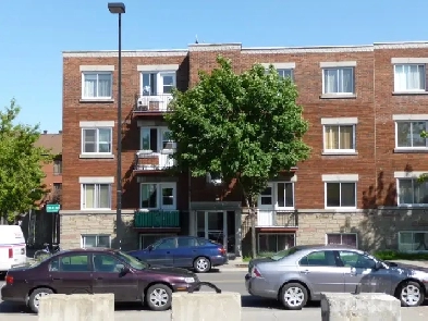 Grand 4 1/2 lumineux, 2 chambres, 2 balcons, Lav/Séch, JUILLET Image# 1