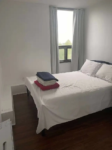 Room for Rent – 5 Minutes from Square One! Image# 4