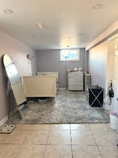 Bright Furnished Room for Rent – 5 min to Warden Station Image# 1