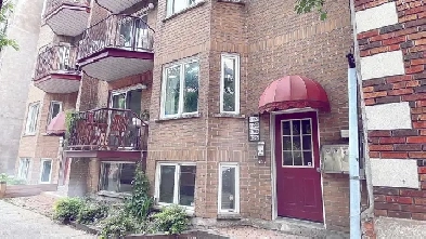 5.5 BIG LARGE CONDO IN CENTER OF VILLAGE (VACANT NOW) Image# 1