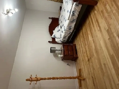 CHAMBRE privée à côté du MÉTRO LONGUEUIL Image# 1