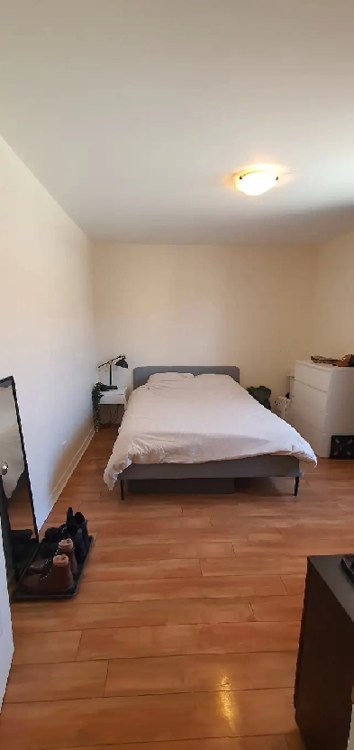 Room available from 1st October - Metro Laurier Image# 1