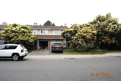 3 1 BDR End Unit Townhouse Barrhaven, July/Aug 1st. Image# 1
