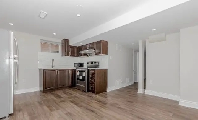 Walkout Legal Basement Apartment 2 Bed 1 Bath Image# 1