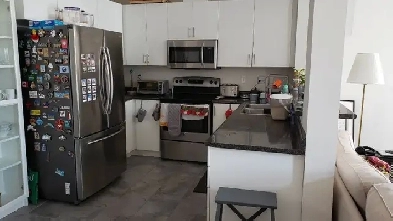 3 bedroom 2.5 bath semi for rent Image# 6
