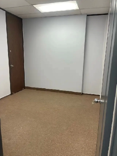 BEAUTY SALON ROOM RENTAL IN NORTH YORK /NO LAST MONTH Image# 1