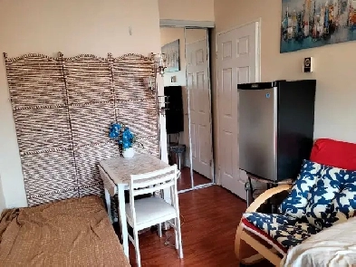 furnished shared room near Square One Image# 1