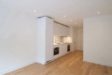 modern studio apartment near McGill - ID 3609 Image# 8