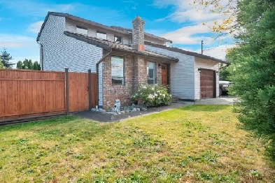 3 bed, 2 bath home in desirable neighborhood Image# 1