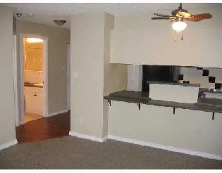 Renovated, cozy 1-bed on 7th floor of secure concrete building Image# 3