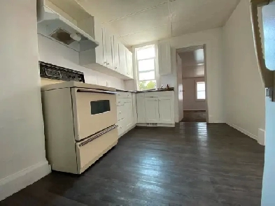 FOR RENT | LARGE 3 /4 BEDROOM HOME |$1,795/MONTH includes water Image# 7