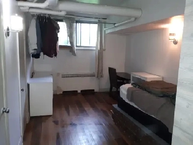 2 BEDROOM 1000 square feet everything included 1074 July 1st Image# 1