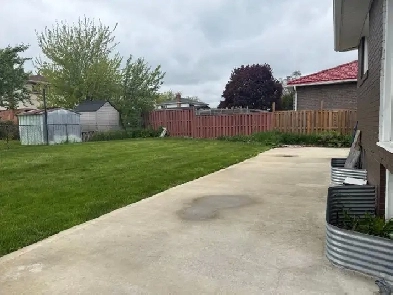 Room available for girls in malton. Image# 1