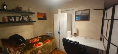 A large den on main floor for rent Image# 1