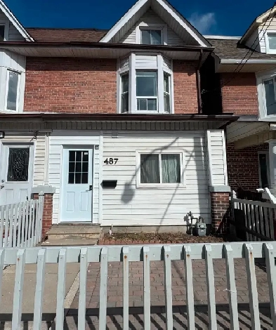 1 Bedroom on second floor in House Toronto East Image# 2