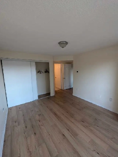 Master Bedroom for Rent - Downtown Toronto Bay and College Image# 7