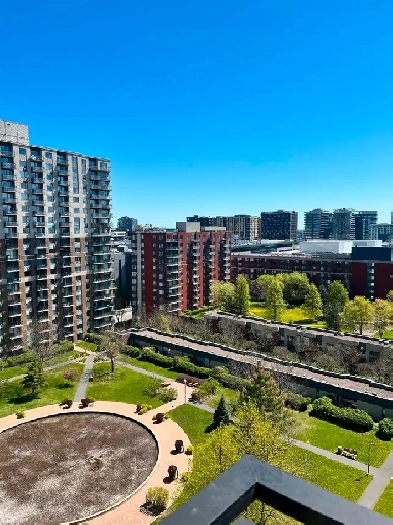 Beautiful condo Downtown Montreal with indoor parking Image# 2