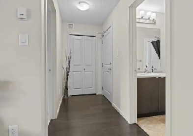 2 BEDs   OFFICE, 2 BATHs MAIN FLOOR APARTMENT IN ALBANY Image# 4