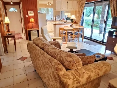 Condo à St Sauveur, Piedmont, meublé, chauffé, câble, Internet Image# 3